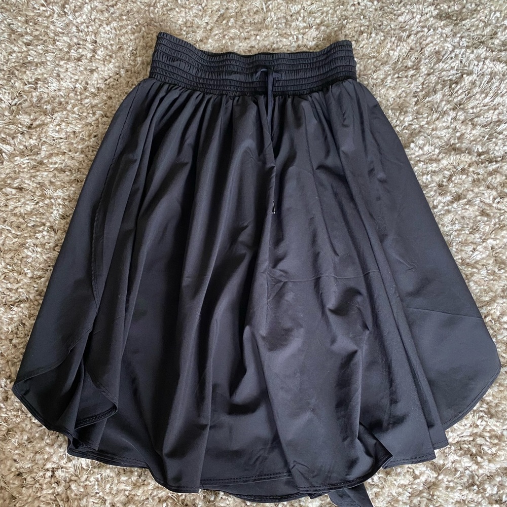 Lululemon loose fitting skirt